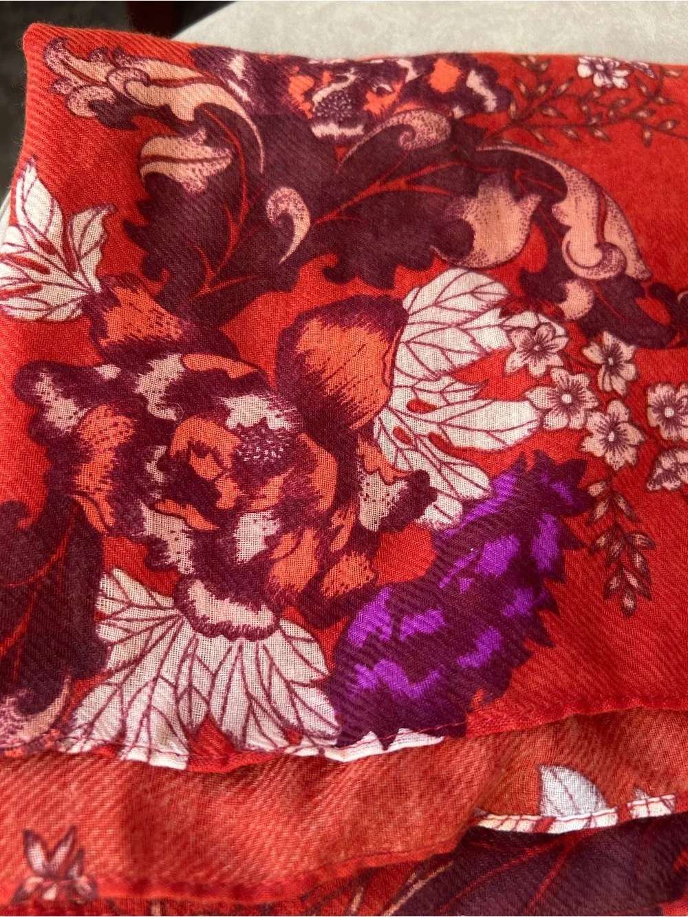 ✨NEW Red Floral Lightweight Scarf — Elegant Everyday Wrap